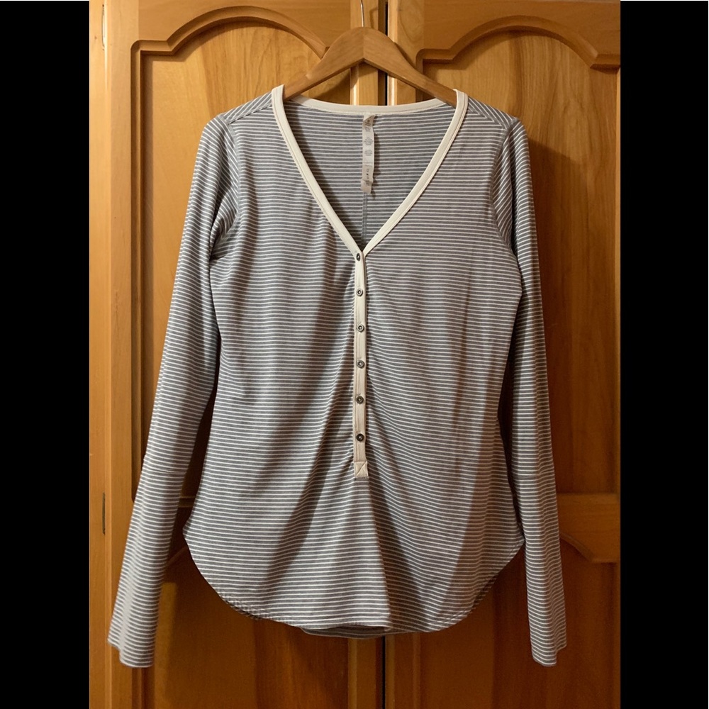 Lululemon Long Sleeve Top - Picture 1 of 10